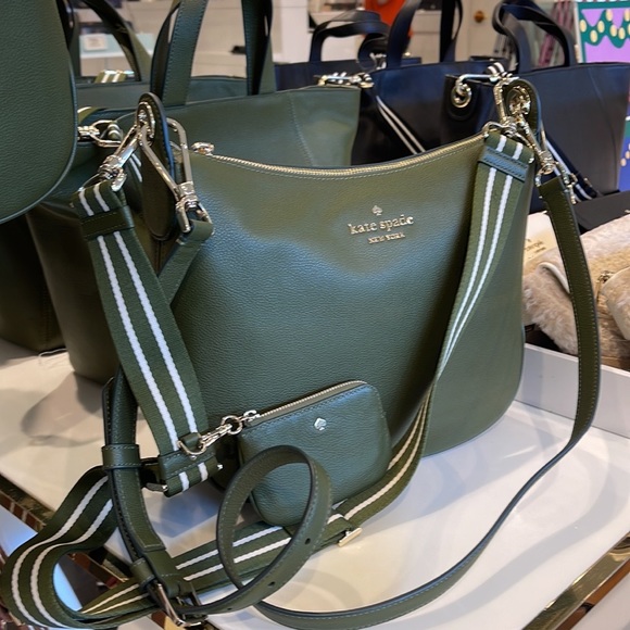 Kate Spade Rosie Crossbody
K5807 Pebbled Leather
Enchanted
NWT - Picture 12 of 16